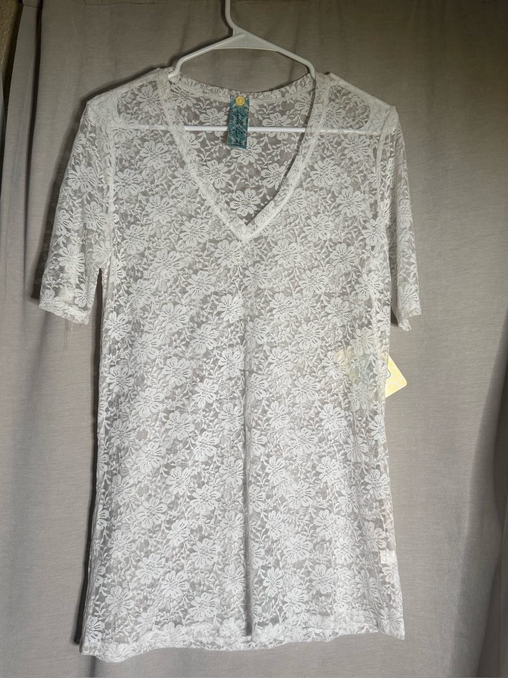 NWT Bella Bird, sheer white floral lace V-neck short sleeve size XL